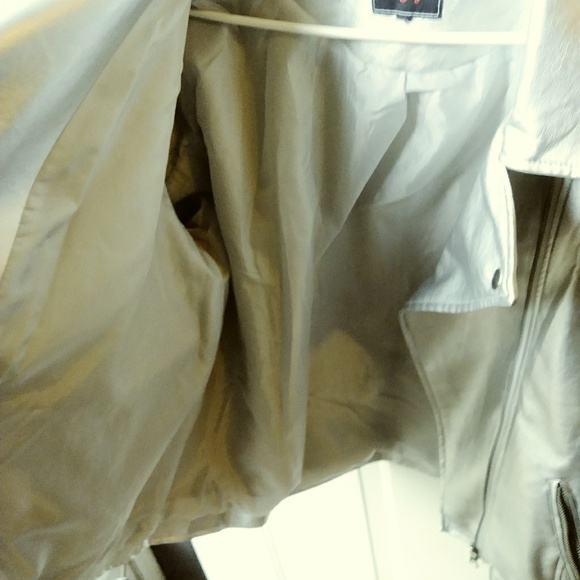 Silver pleather fashion jacket - Picture 3 of 4